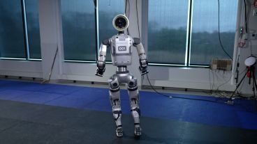 La nueva versión del robot Atlas es "más fuerte, más diestra y más ágil".