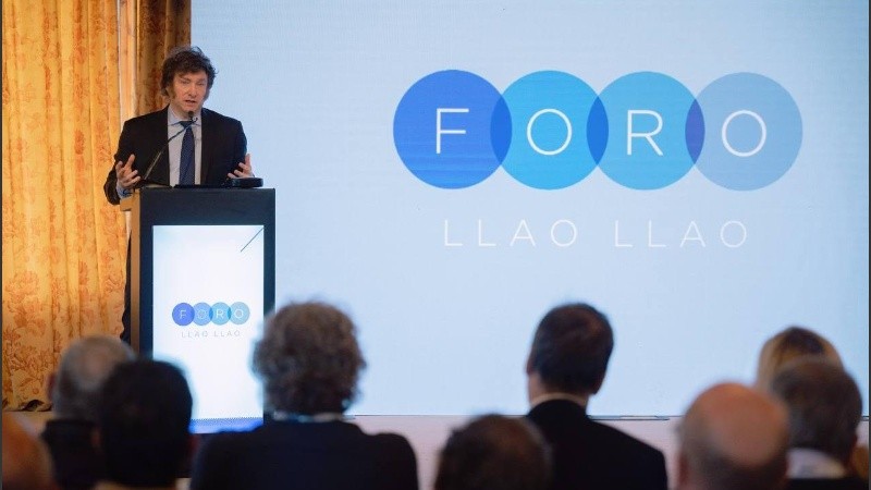 Javier Milei en el Foro Llao Llao en el tradicional hotel de Bariloche