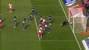 Tras la revisión del VAR, el tanto fue anulado y ahora se conoció el audio del análisis de la acción.