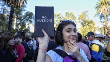 Luego de la concentración, estudiantes marcharon al Monumento.