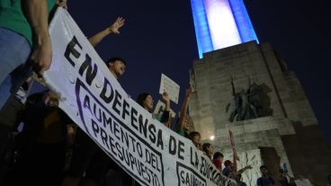 La marcha al llegar al Monumento.