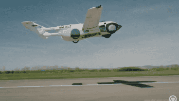El AirCar puede transformarse de un automóvil deportivo a un avión en cuestión de minutos.