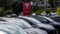 Tesla anunció que está trabajando en "modelos más económicos" de sus autos eléctricos y en un robotaxi