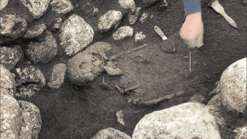 Se excavaron un total de 88 tumbas en una superficie de aproximadamente 13.000 m2.