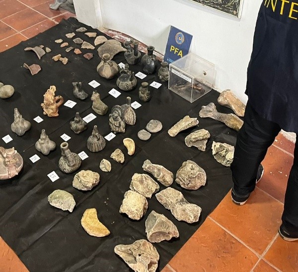 Las piezas arqueológicas secuestradas en Victoria.