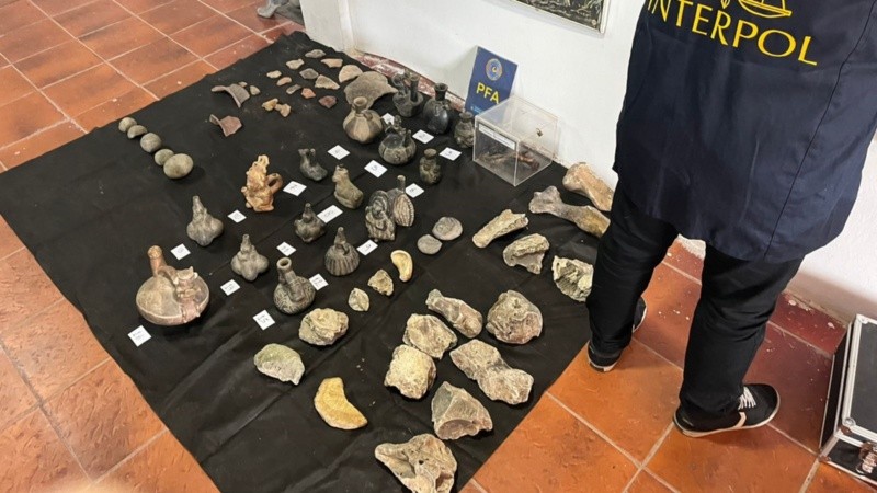 Las piezas arqueológicas secuestradas en Victoria.