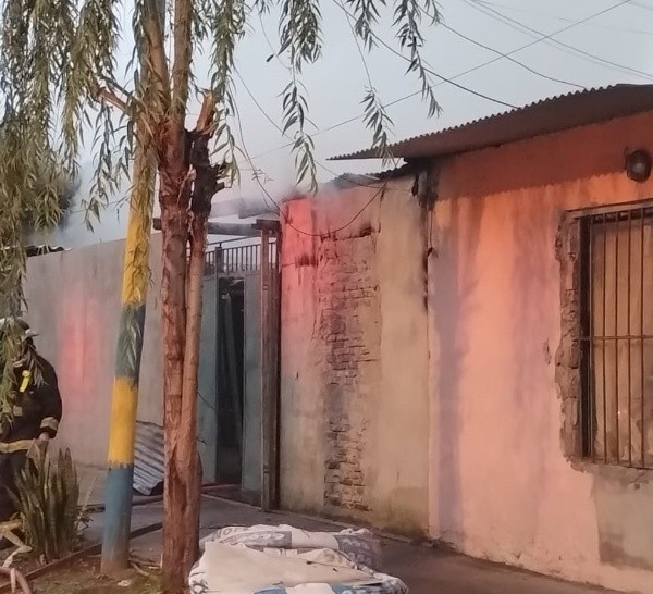 Voraz incendio en una casa de zona norte: creen que el hijo de la dueña inició el fuego