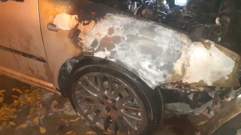 Unos trece coches fueron el blanco de 