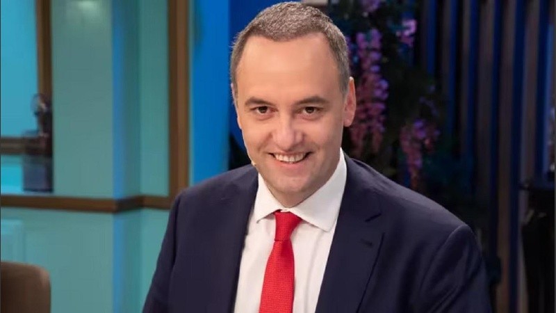 Cuando la conductora le consultó si le habían dado un aumento tras el ascenso, lo negó.