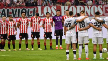 Respeto de todo el estadio para el DT campeón del mundo en 1978.