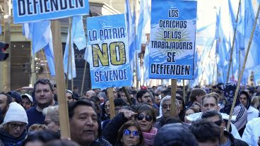 La movilización recorrió buena parte de la peatonal Córdoba.