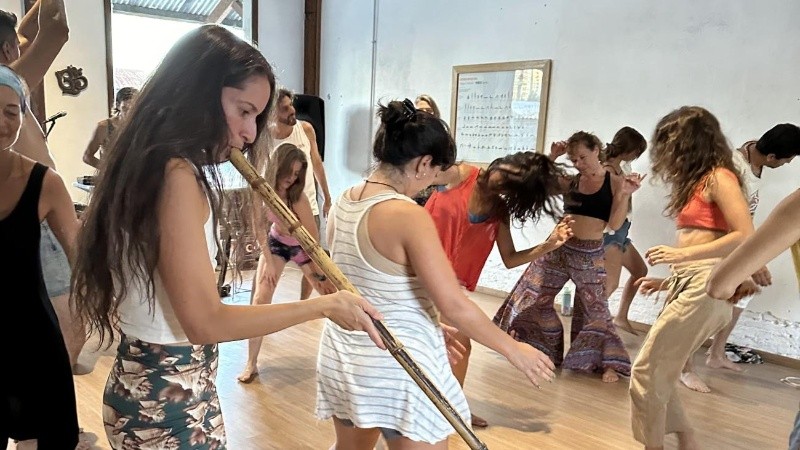 Esctatic Dance es una estética sonora orgánica con músicas de diferentes partes del mundo.