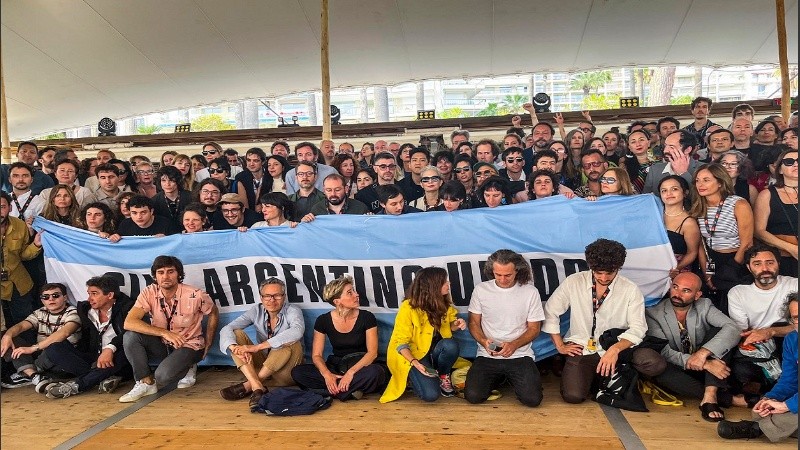 En la protesta declamaron que Milei promueve 