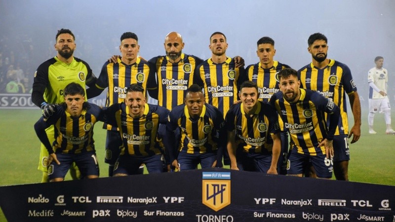 Los once titulares de Centra que salieron a jugar contra Tigre en Arroyito.