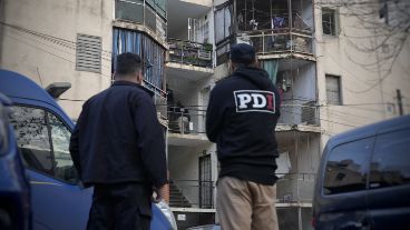 La niña dormía con sus dos bisabuelos, y tanto ella como la mujer se encuentran fuera de peligro.