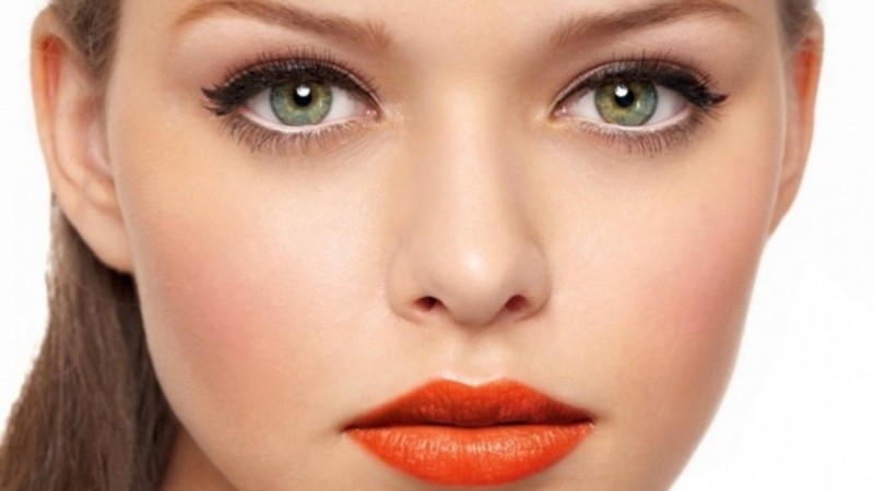 Las sombras claras y pestañas naturales son de los tips más recomendados.