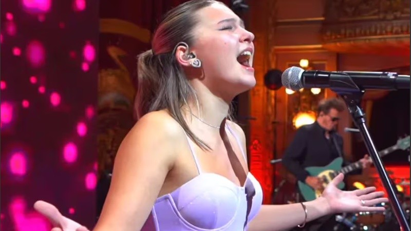 Olivia conmovió a miles de personas con su versión de Barro tal vez.