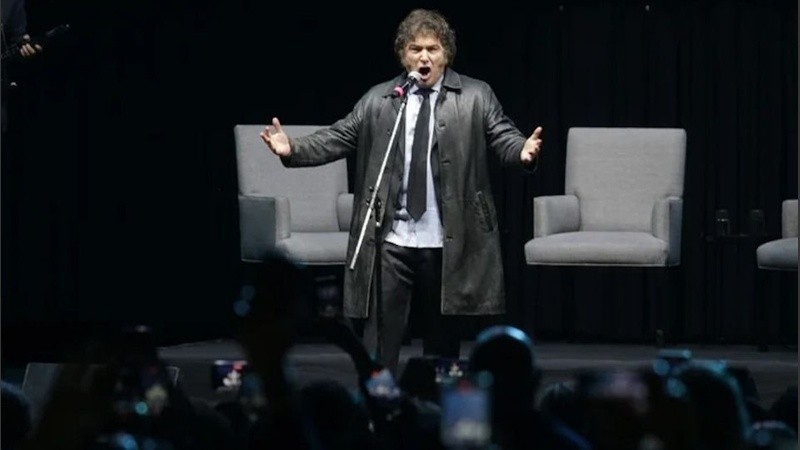 Milei protagonista estelar de la presentación de su libro.