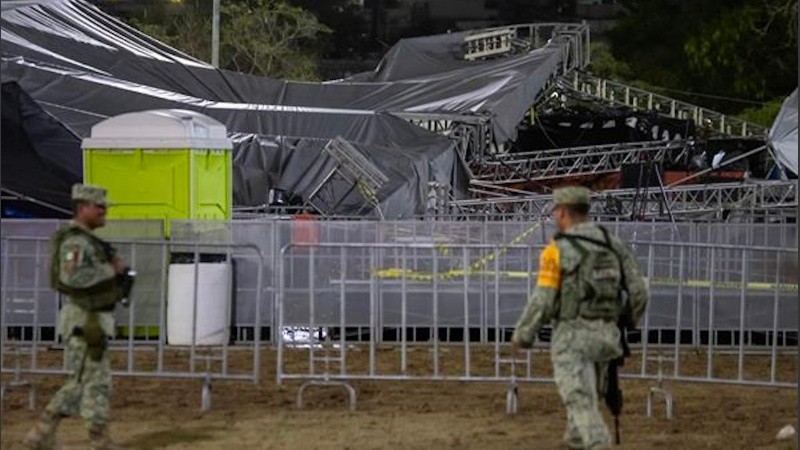  Zona donde se desplomó un escenario durante un acto político de Movimiento Ciudadano (MC), ocasionando al menos cinco fallecidos y 50 heridos, en la ciudad de Monterrey (México).