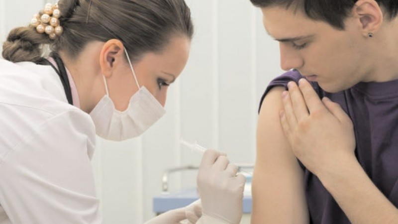 La versión más reciente de la vacuna puede aplicarse entre los 9 y 45 años.