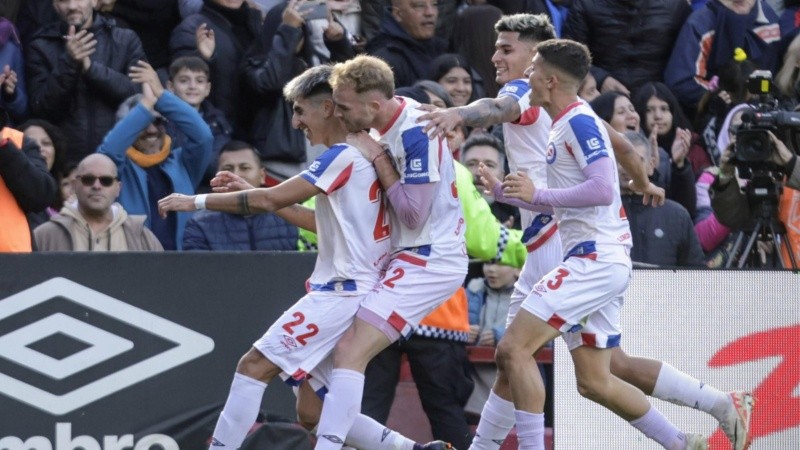 Lescano hizo el gol del triunfo para el Bicho.