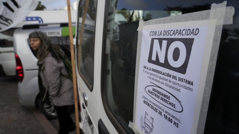 Trabajadores, familiares y usuarios reclamaron 