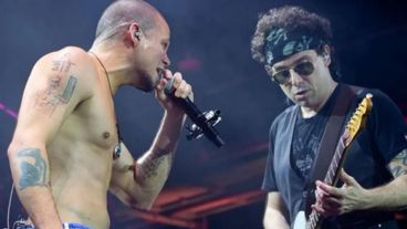 "Esta canción la escribí desde el dolor. Entre los bombardeos en Gaza", mencionó René.