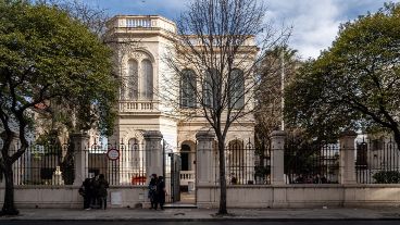 La sede por la cual fueron ocho años de disputa, ahora es del Estado Provincial, y la comunidad educativa festeja.