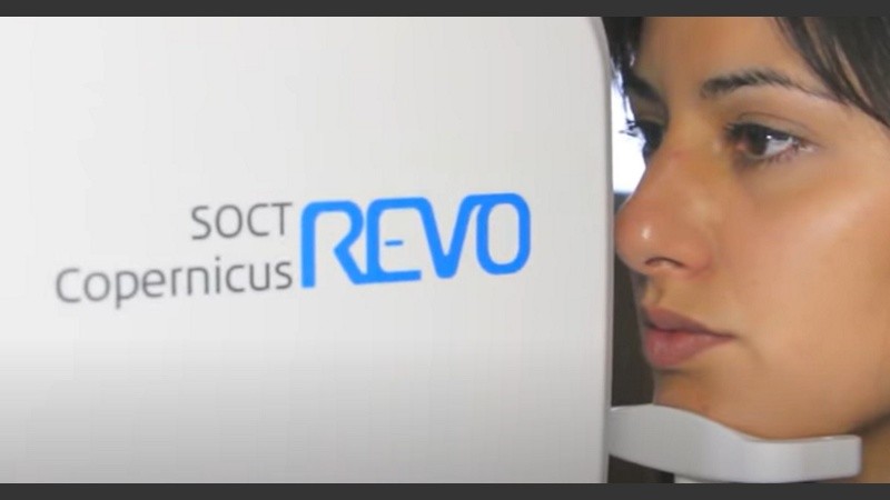 El tomógrafo de coherencia óptica en acción.