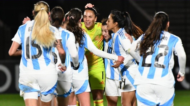 Último entrenamiento de esta fecha FIFA y última práctica para la capitana Vanina Correa