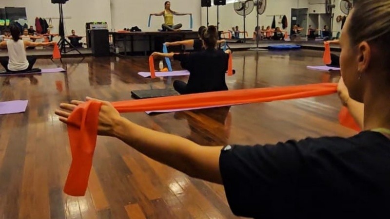 A mayor sedentarismo, se incrementa el riesgo de padecer enfermedades cardiovasculares, sobrepeso, diabetes, colesterol alto, entre otros.