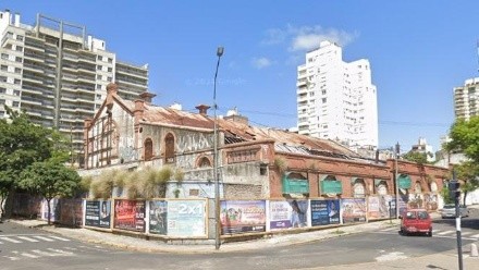 La EPE pondrá en venta la histórica esquina céntrica frente al río Paraná.