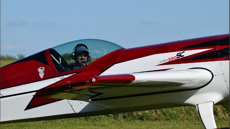 Cristian Grecca era un reconocido piloto de acrobacias, y realizaba una prueba de vuelo cuando sucedió algún desperfecto.