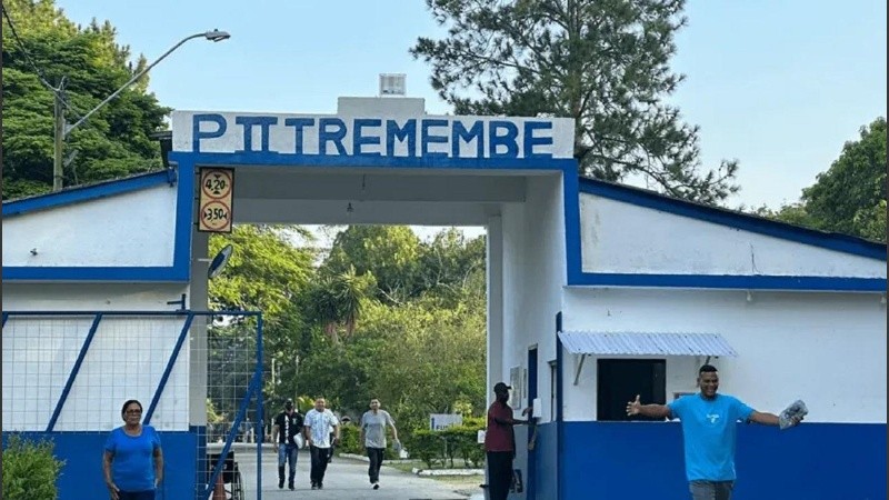 Las celdas tienen entre 8 y 15 metros cuadrados y la comida es hecha por los propios reclusos.