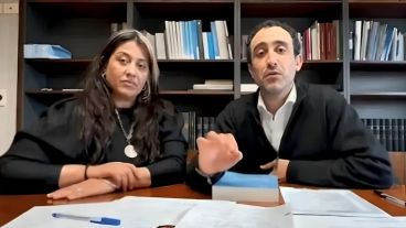 Los senadores Natalia Gadano y José María Carambia.