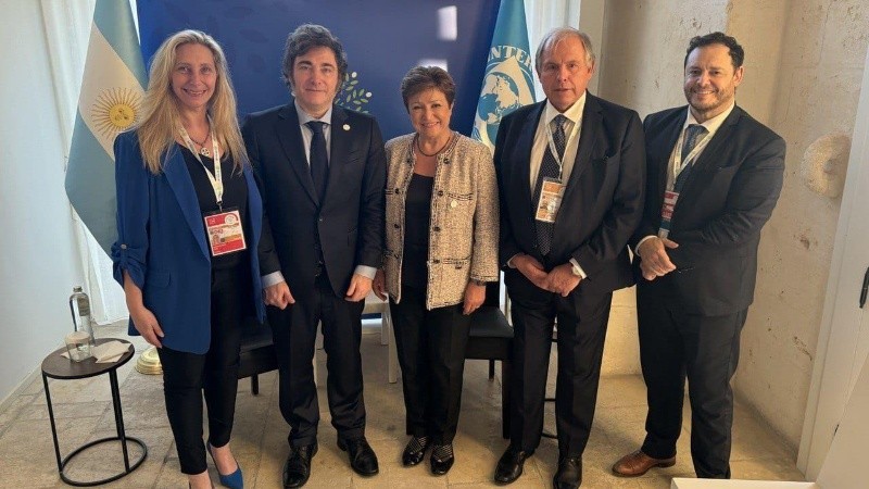El Presidente Javier Milei junto a la Secretaria General de la Presidencia, Karina Milei y el Embajador argentino en los Estados Unidos, Gerardo Werthein, se reunieron con la Directora del Fondo Monetario Internacional, Kristalina Georgieva, en el marco del G7