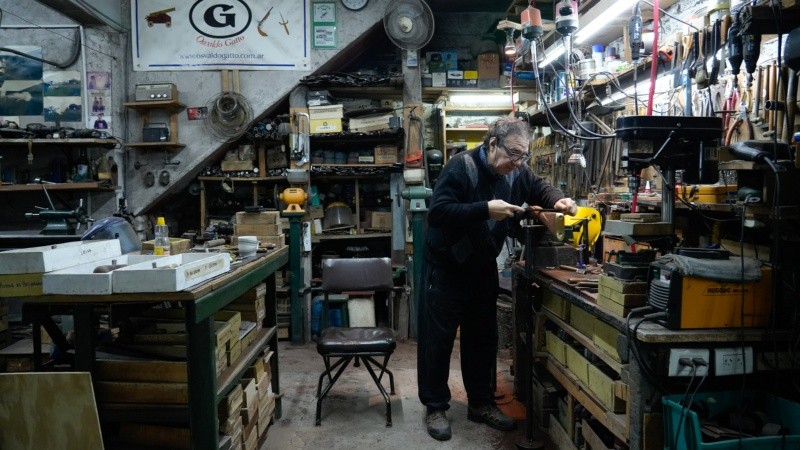 En 2020 los Gatto ya habían entregado mil armas y dos mil cañones.