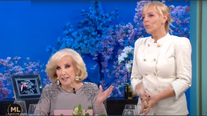 Mirtha Legrand junto a Jimena Monteverde.