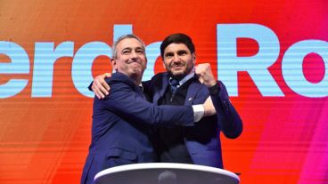 El gobernador y el intendente en el acto en La Comedia.