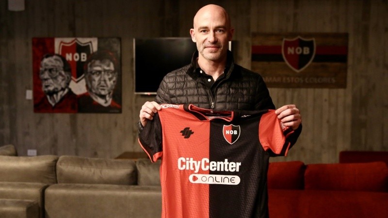 Méndez ya posó con la casaca leprosa.