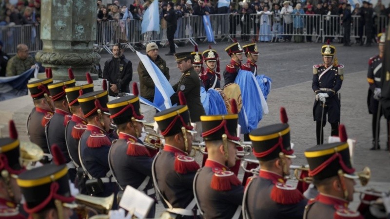 El izamiento de la bandera comenzó demorado, a las 10 de la mañana.
