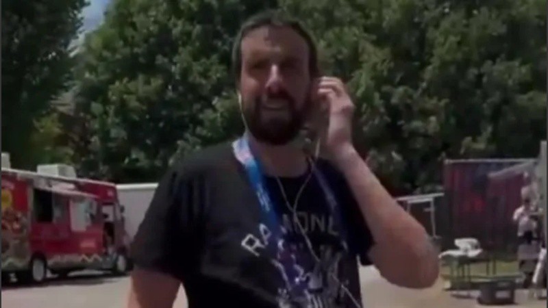 Flavio Azzaro se cruzó con un hincha de la selección argentina.