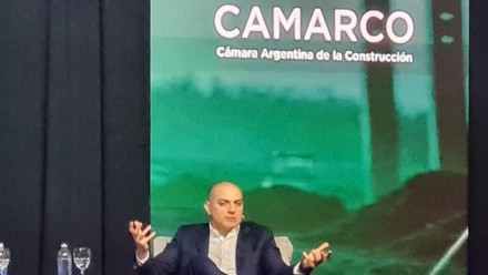 Alvarez Agis disertó en la convención anual de la Cámara Argentina de la Construcción.