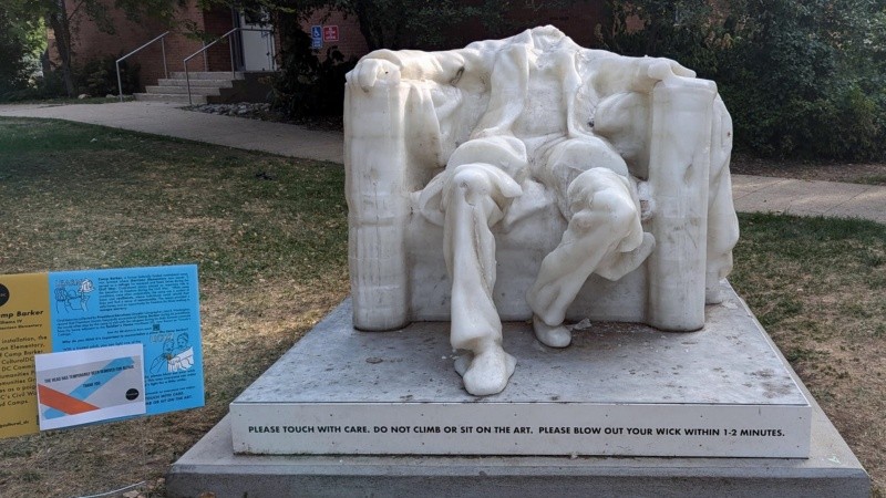 La réplica en cera medía 1,8 metros de altura y es obra del artista Sandy Williams IV.