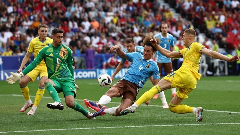 Bélgica clasificó a la segunda ronda, pero dejó una pobre imagen y sus hinchas se lo reprocharon.
