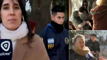 Almudena es acompañada por personal policial a la salida de Pami 2.