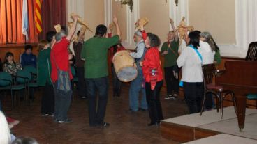 Los docentes reclaman titularizar.