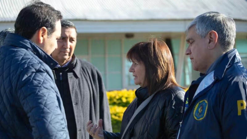 La ministra en Corrientes junto al gobernador.