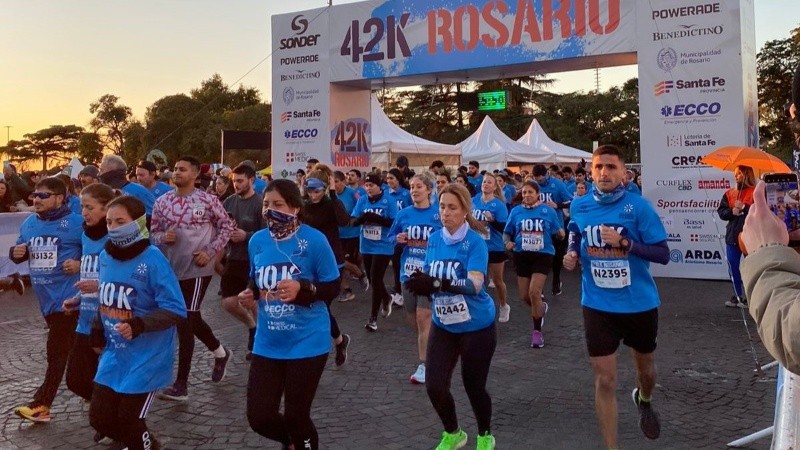 La actividad comenzó con la salida del sol junto el río.