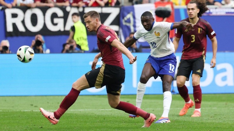 El remate de Muani ya se desvió en Verthonghen y será el 1-0 para los franceses.